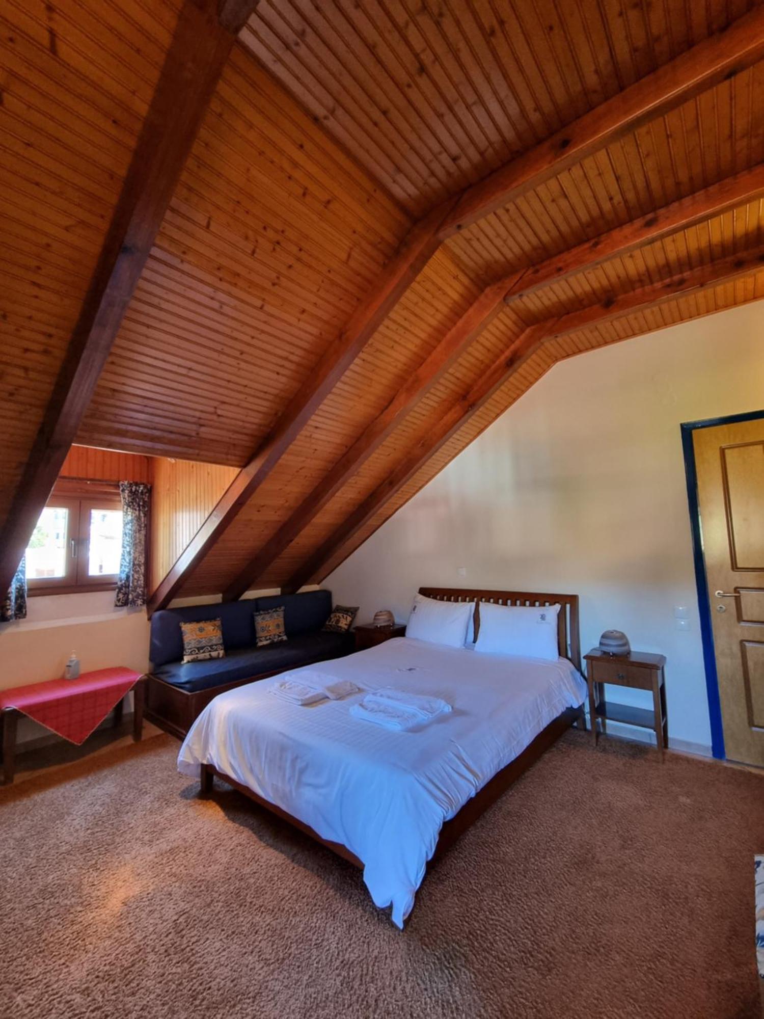 Kalavrita Krinides Apartment And Attics Szoba fotó